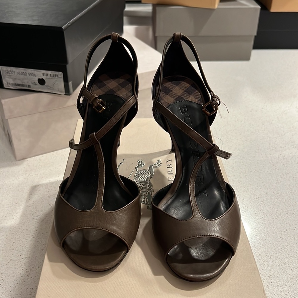 Burberry Heels - Norreys - Color Pebble - Size 37 - Brand New in Box never worn
